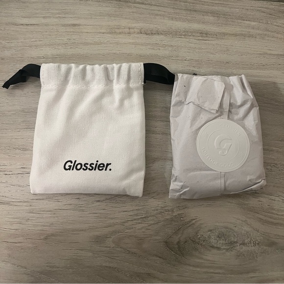 Glossier Cherry Lock - Picture 5 of 9